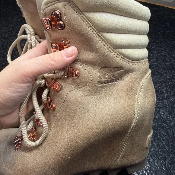 Sorel Leather Conquest Wedge Holiday Rose Gold SZ 7 - Picture 4 of 8